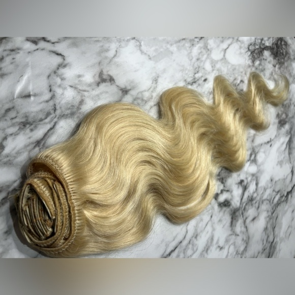 22 Inch 100% Human hair #613 Light Blonde Clip in Extensions - Picture 1 of 4